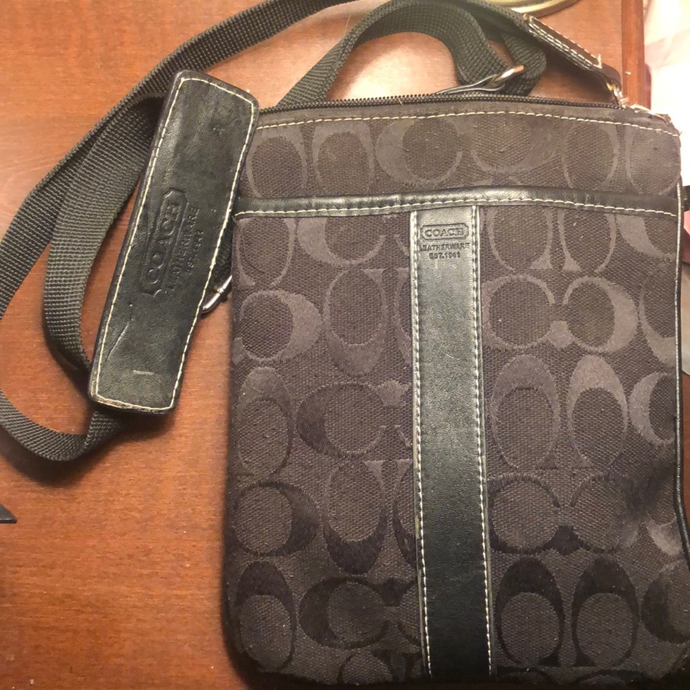 Coah Signature Crossbody Bag 👜